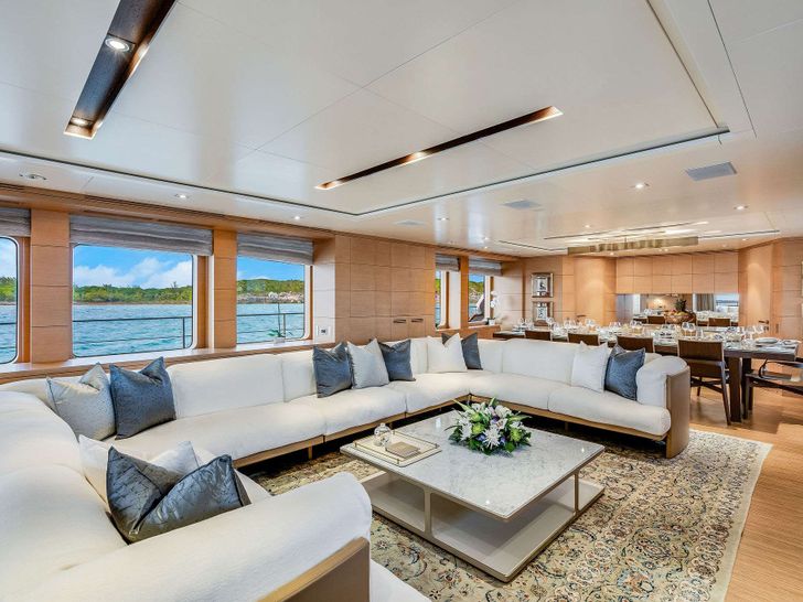 LADY H 37m Benetti Motor Yacht Main Salon