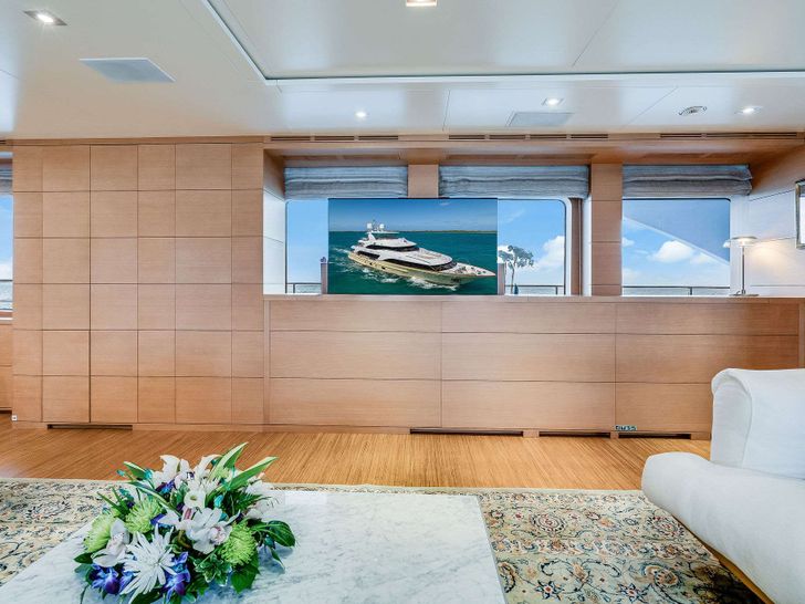 LADY H 37m Benetti Motor Yacht Main Salon 2