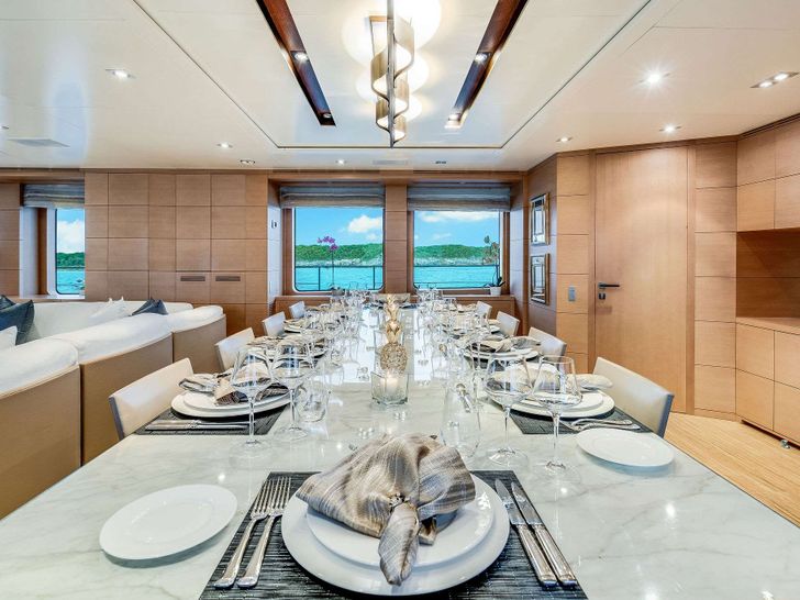 LADY H 37m Benetti Motor Yacht Dining 2