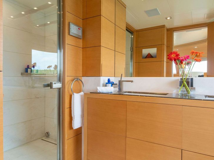 LADY H 37m Benetti Motor Yacht Master Bathroom
