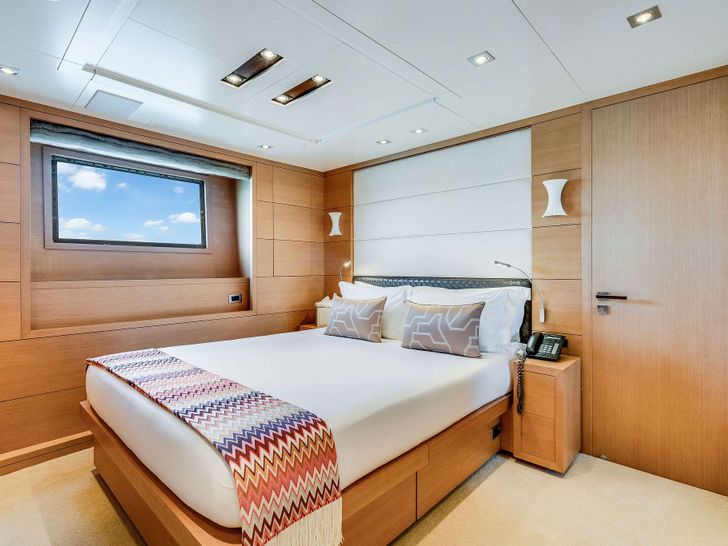 LADY H 37m Benetti Motor Yacht VIP Cabin