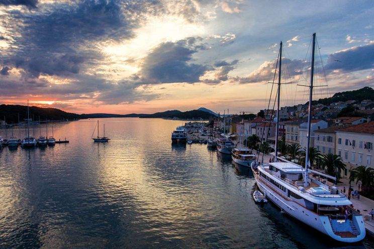 Charter Yacht OMNIA - Brodosplit 46m - 6 Cabins - Split - Hvar - Dubrovnik