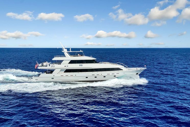 Charter Yacht REAL SUMMERTIME - Sovereign 120 - 5 Cabins - Nassau - Exumas - Bahamas