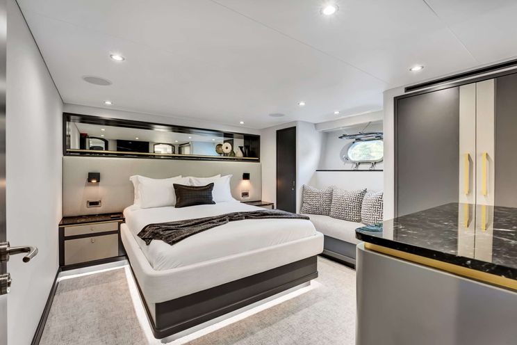 Charter Yacht REAL SUMMERTIME - Sovereign 120 - 5 Cabins - Nassau - Exumas - Bahamas