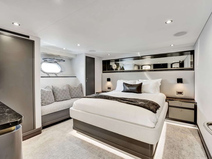 REAL SUMMERTIME Sovereign 120 Crewed Motor Yacht VIP Cabin