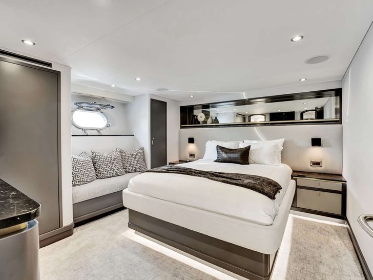 REAL SUMMERTIME Sovereign 120 Crewed Motor Yacht VIP Cabin REAL SUMMERTIME Sovereign 120 Crewed Motor Yacht VIP Cabin