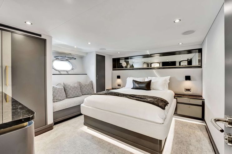 Charter Yacht REAL SUMMERTIME - Sovereign 120 - 5 Cabins - Nassau - Exumas - Bahamas