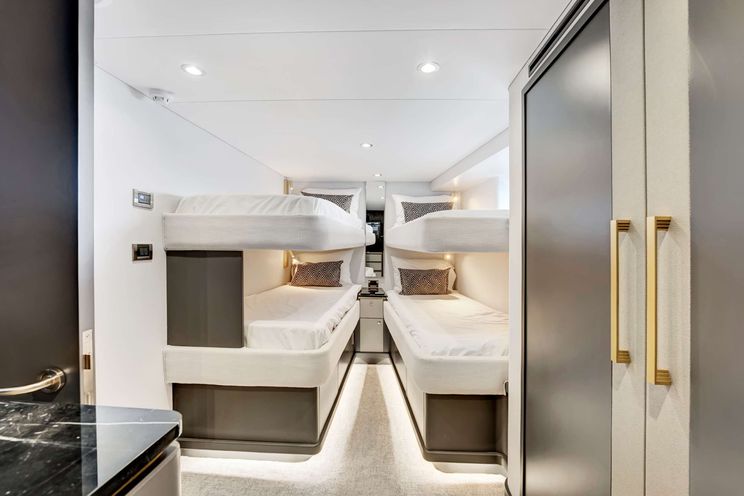 Charter Yacht REAL SUMMERTIME - Sovereign 120 - 5 Cabins - Nassau - Exumas - Bahamas