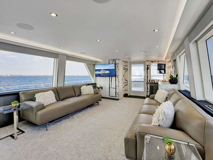 REAL SUMMERTIME Sovereign 120 Crewed Motor Yacht Skylounge REAL SUMMERTIME Sovereign 120 Crewed Motor Yacht Skylounge