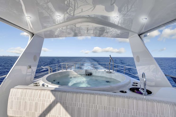 Charter Yacht REAL SUMMERTIME - Sovereign 120 - 5 Cabins - Nassau - Exumas - Bahamas