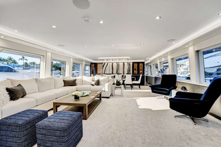 Charter Yacht REAL SUMMERTIME - Sovereign 120 - 5 Cabins - Nassau - Exumas - Bahamas