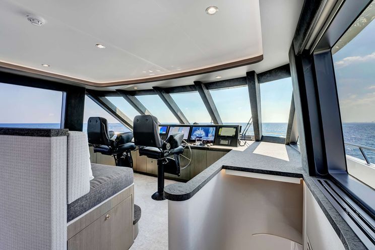 Charter Yacht REAL SUMMERTIME - Sovereign 120 - 5 Cabins - Nassau - Exumas - Bahamas