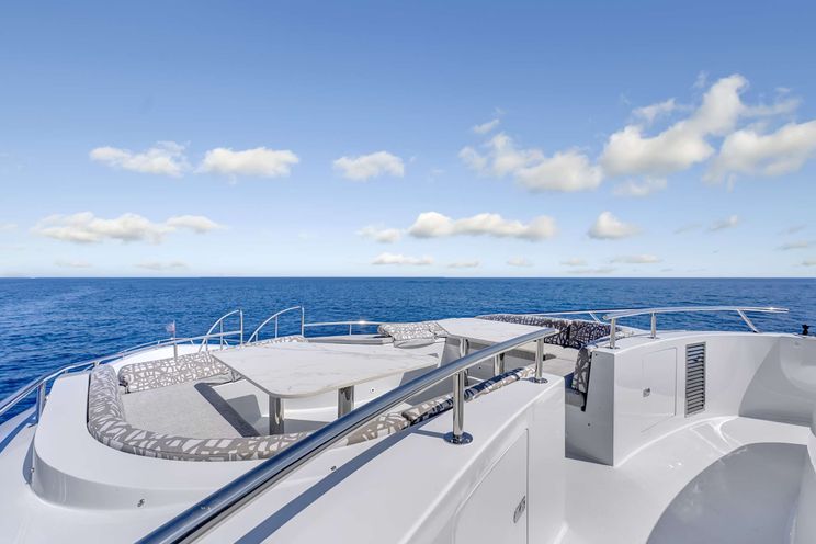 Charter Yacht REAL SUMMERTIME - Sovereign 120 - 5 Cabins - Nassau - Exumas - Bahamas