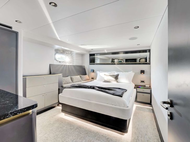 REAL SUMMERTIME Sovereign 120 Crewed Motor Yacht VIP Cabin REAL SUMMERTIME Sovereign 120 Crewed Motor Yacht VIP Cabin