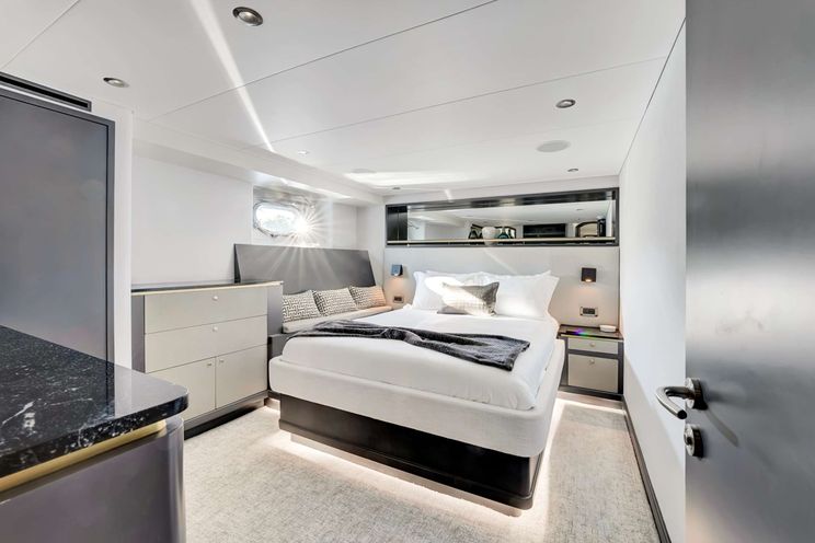 Charter Yacht REAL SUMMERTIME - Sovereign 120 - 5 Cabins - Nassau - Exumas - Bahamas