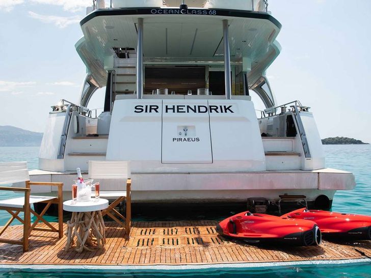 SIR HENDRIK Greenline 68 swimming platform set up SIR HENDRIK Greenline 68 swimming platform set up