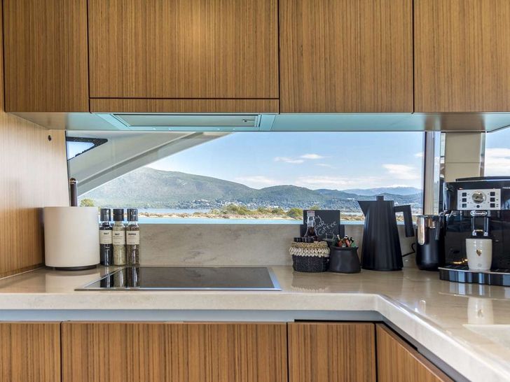 SIR HENDRIK Greenline 68 galley SIR HENDRIK Greenline 68 galley