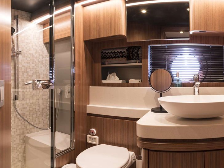 SIR HENDRIK Greenline 68 cabin bathroom SIR HENDRIK Greenline 68 cabin bathroom