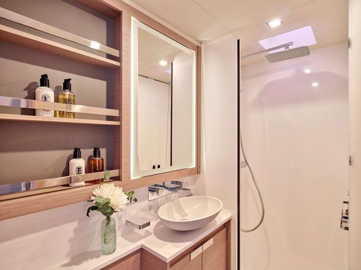 DOLLY - Guest Cabin Bathroom DOLLY - Guest Cabin Bathroom