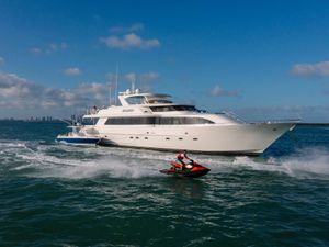 ATLANTIC - Westport 108 - 4 Cabins - Fort Lauderdale - Miami - Nassau ATLANTIC - Westport 108 - 4 Cabins - Fort Lauderdale - Miami - Nassau