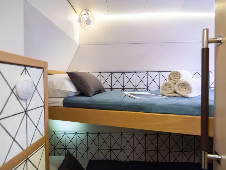 Queen of Diamonds Twin bunk cabin Queen of Diamonds Twin bunk cabin