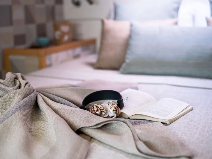 Queen of Diamonds Cabin material Queen of Diamonds Cabin material