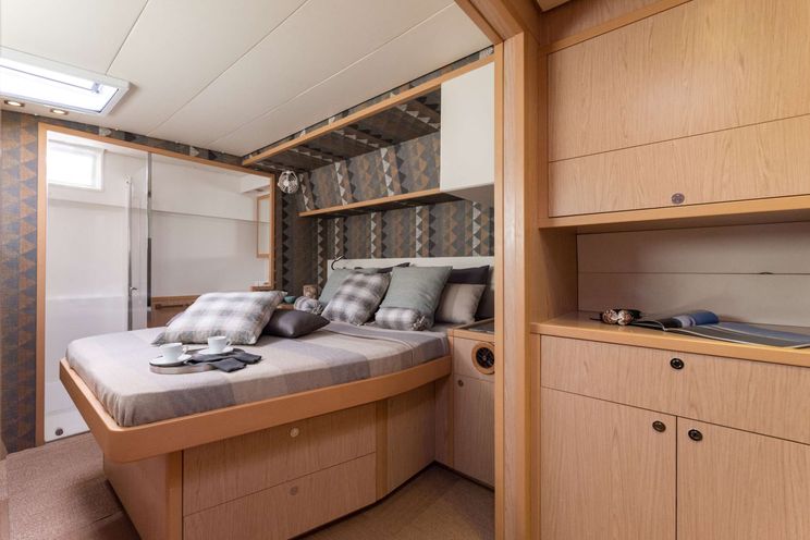 Charter Yacht QUEEN OF DIAMONDS - Lagoon 52 - 5 Cabins - Greece - Mykonos - Athens