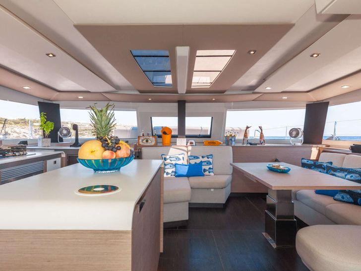 AMANTE Fountaine Pajot Saba 50 - main saloon AMANTE Fountaine Pajot Saba 50 - main saloon