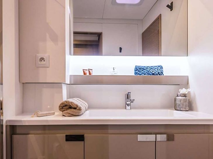 AMANTE - Fountaine Pajot 50 ft,vanity unit AMANTE - Fountaine Pajot 50 ft,vanity unit