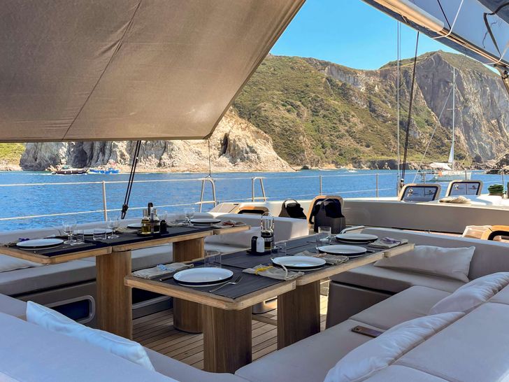 RUNNING ON FAITH - Wally Yachts 30 m,formal alfresco dining RUNNING ON FAITH - Wally Yachts 30 m,formal alfresco dining