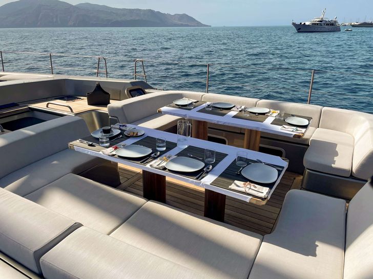 RUNNING ON FAITH - Wally Yachts 30 m,alfresco lunch at anchor RUNNING ON FAITH - Wally Yachts 30 m,alfresco lunch at anchor