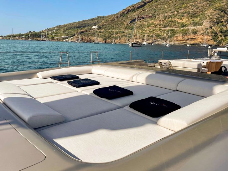 RUNNING ON FAITH - Wally Yachts 30 m,sunbathing area RUNNING ON FAITH - Wally Yachts 30 m,sunbathing area