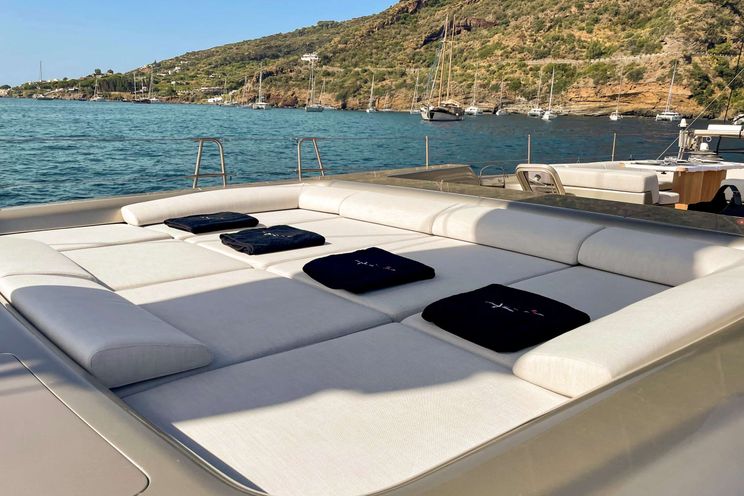 Charter Yacht RUNNING ON FAITH - Wally Yachts 30 m - 3 Cabins - Genoa - Tuscany - Sardinia - Naples - Sicily - Corsica - Riviera