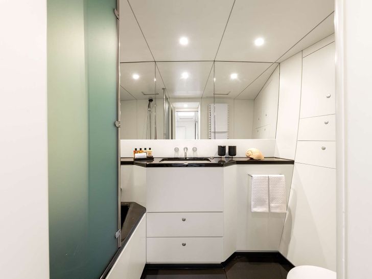 RUNNING ON FAITH - Wally Yachts 30 m,master bathroom RUNNING ON FAITH - Wally Yachts 30 m,master bathroom