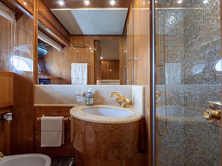 GOLDEN EAGLE - San Lorenzo 25 m,private bathroom
