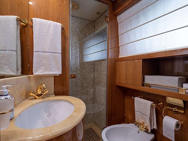 GOLDEN EAGLE - San Lorenzo 25 m,vanity unit and shower