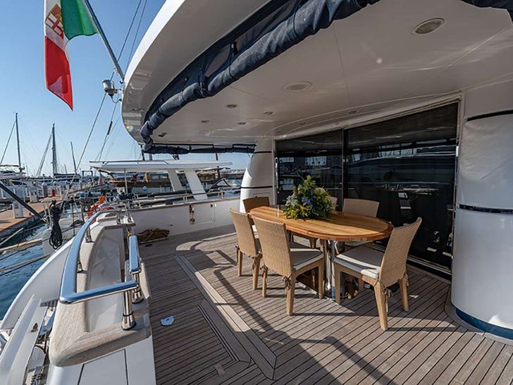 GOLDEN EAGLE - San Lorenzo 25 m,aft alfresco dining GOLDEN EAGLE - San Lorenzo 25 m,aft alfresco dining