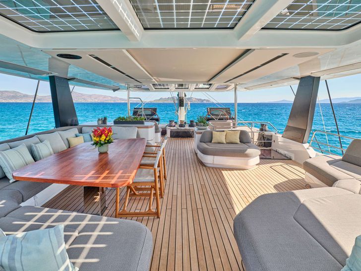 ALOIA 80 Fountaine Pajot Thira 80 - flybridge ALOIA 80 Fountaine Pajot Thira 80 - flybridge