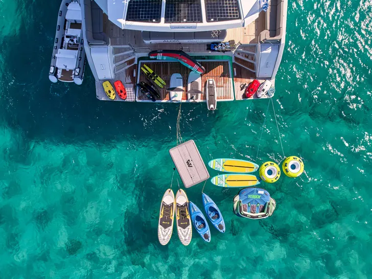 ALOIA 80 Fountaine Pajot Thira 80 - the water toys ALOIA 80 Fountaine Pajot Thira 80 - the water toys