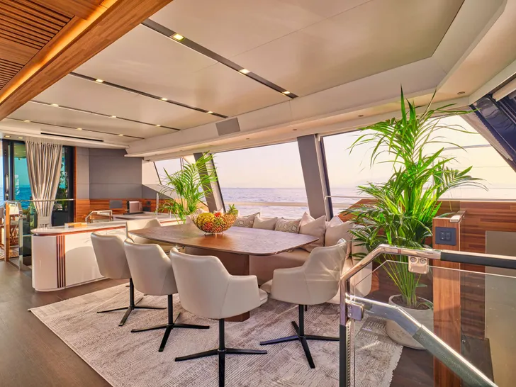 ALOIA 80 Fountaine Pajot Thira 80 - main dining table ALOIA 80 Fountaine Pajot Thira 80 - main dining table