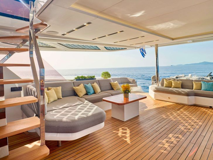 ALOIA 80 Fountaine Pajot Thira 80 - aft deck ALOIA 80 Fountaine Pajot Thira 80 - aft deck