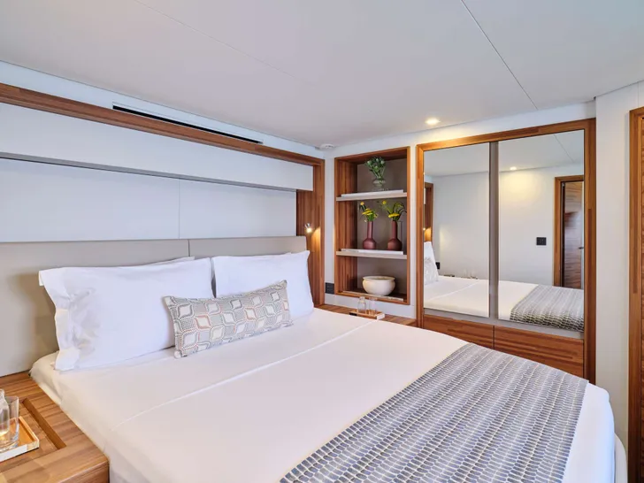 ALOIA 80 Fountaine Pajot Thira 80 - VIP cabin ALOIA 80 Fountaine Pajot Thira 80 - VIP cabin