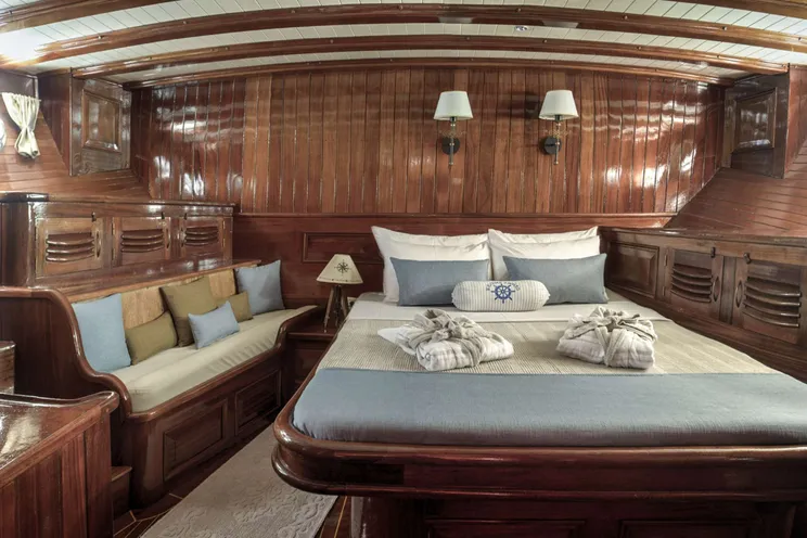 Charter Yacht ENTRE CIELOS - SU Marine 104 - Athens - Santorini - Greece