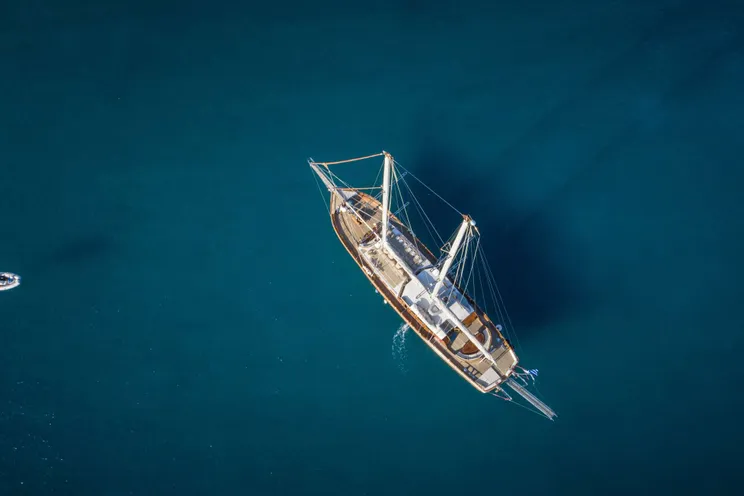 Charter Yacht ENTRE CIELOS - SU Marine 104 - Athens - Santorini - Greece