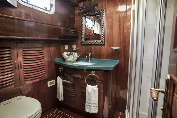 Charter Yacht ENTRE CIELOS - SU Marine 104 - Athens - Santorini - Greece