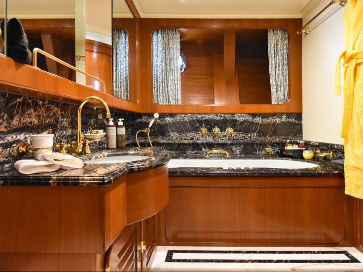 TAMARITA - Perini Navi 46 m,master cabin bathroorm TAMARITA - Perini Navi 46 m,master cabin bathroorm