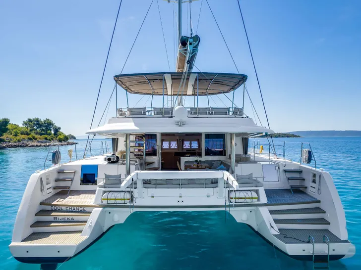 COOL CHANGE Lagoon 560 - stern view COOL CHANGE Lagoon 560 - stern view