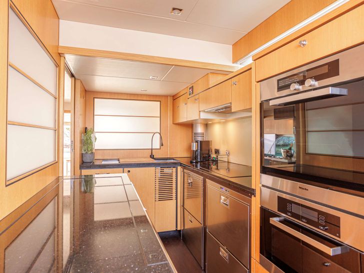 JOLIDOR - Fairline Squadron 73 ft.,galley JOLIDOR - Fairline Squadron 73 ft.,galley