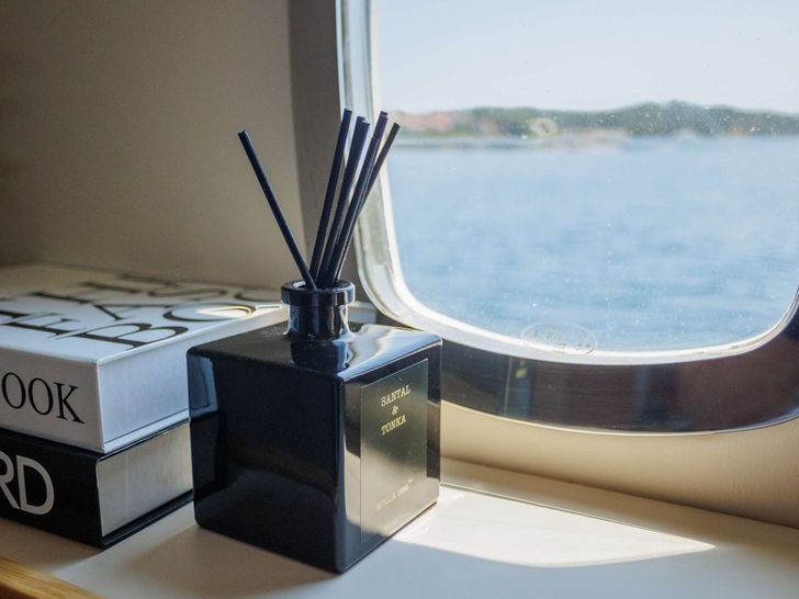 JOLIDOR - Fairline Squadron 73 ft.,window JOLIDOR - Fairline Squadron 73 ft.,window