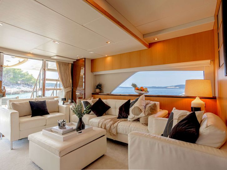 JOLIDOR - Fairline Squadron 73 ft.,main saloon JOLIDOR - Fairline Squadron 73 ft.,main saloon